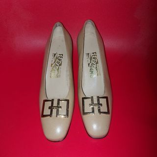 Ferragamo light brown heel shoes
