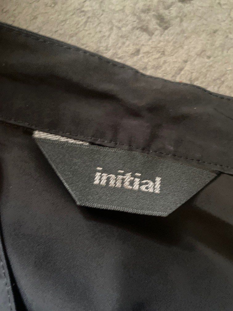 Initial （分類：服裝）位於 Hong Kong。 由 manyee313 提交（商品編號 1298139782，圖片 3）。簡介： Initial 超級型格單肩半身裙連Intival 及膝長襪一套裝。