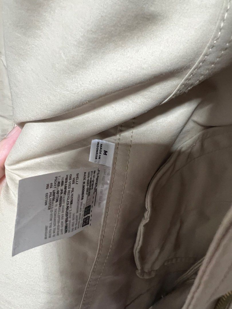 Jacket (Category: Coats, Jackets and Outerwear) located in Singapore. Submitted by yanyan_0818 (Listing ID 1298160339, Image 3). Description: .