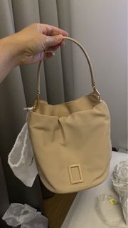 (Category: ) located in . Submitted by shoppertan (Listing ID 1298176160, Image 1). Description: .