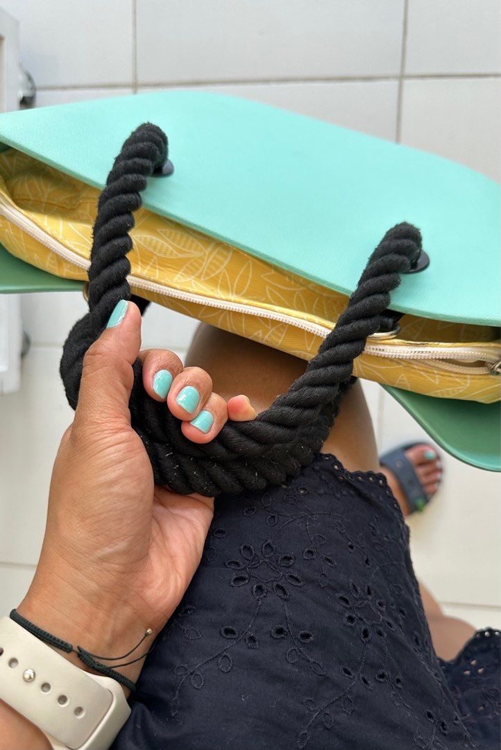 Kumi Bag catchy color 😍 (Category: Beach Bags) located in Caloocan City. Submitted by bbkk08 (Listing ID 1298137790, Image 2). Description: Slightly used beach bag 🏖️ Perfect to secure your belongings ❤️ With FREE straps 😱 Check Kumi IG account for the original price ☺️ .