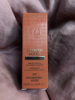 （分類：）位於 。 由 wardrobe_cc 提交（商品編號 1298226404，圖片 1）。簡介： 。