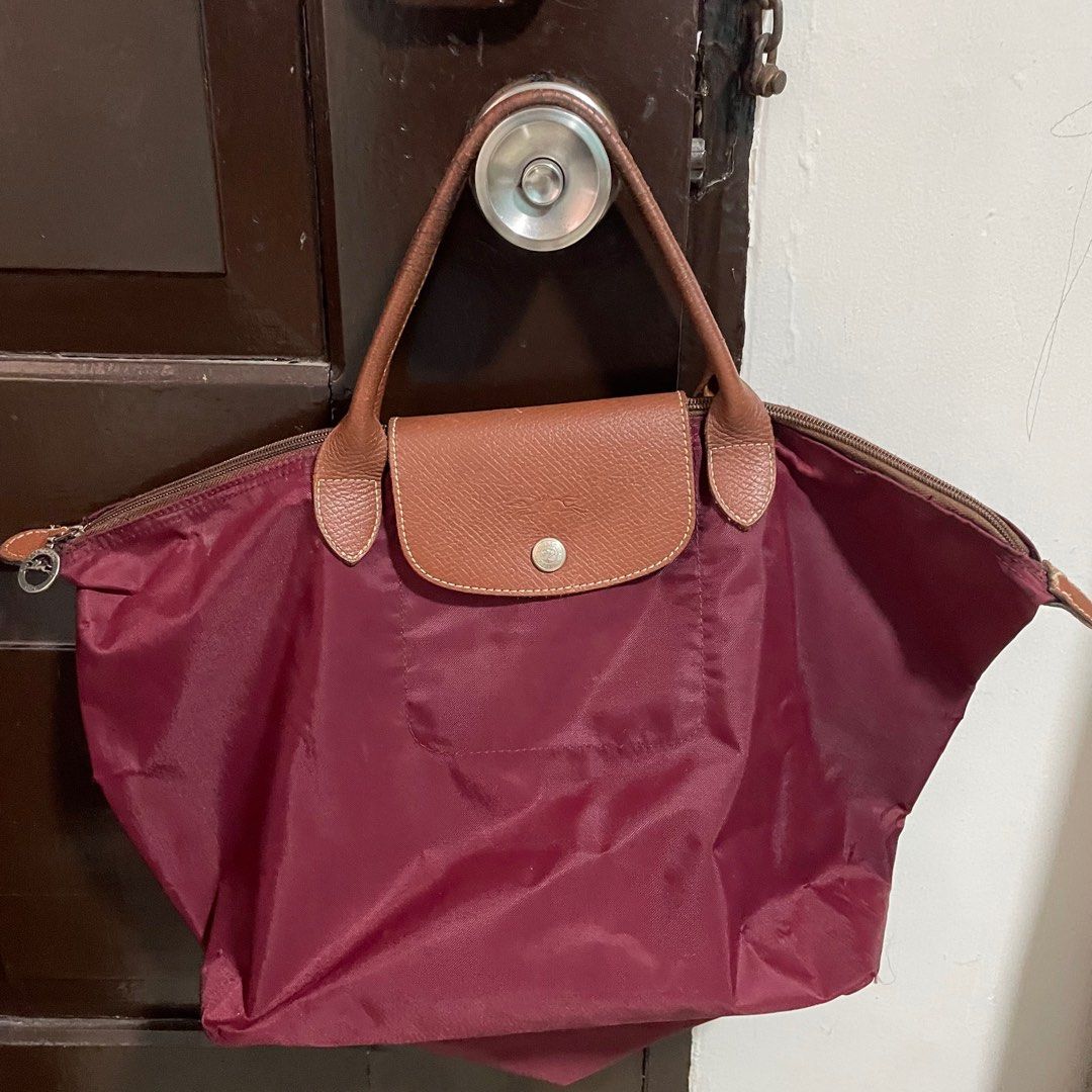 Longchamp Short Handle (Category: Tote Bags) located in Las Pinas. Submitted by decluttxrstudios (Listing ID 1298144800, Image 2). Description: no major flaws, but with signs of usage not for maarte :) rfs: too many LC bags.