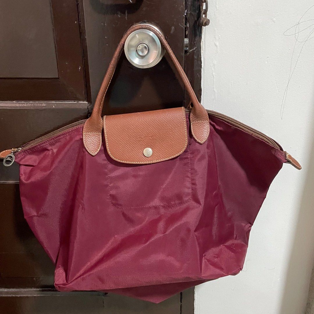 Longchamp Short Handle (Category: Tote Bags) located in Las Pinas. Submitted by decluttxrstudios (Listing ID 1298144800, Image 1). Description: no major flaws, but with signs of usage not for maarte :) rfs: too many LC bags.
