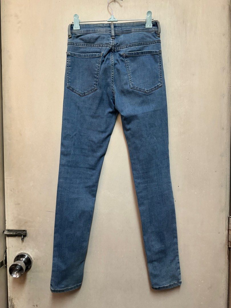 Mango High waist jeans (Category: Jeans) located in Mandaluyong City. Submitted by atchcatchph (Listing ID 1298207407, Image 2). Description: Denim high waist skinny jeans Waist line 23-24 Petite size Length for 5'0 feet.