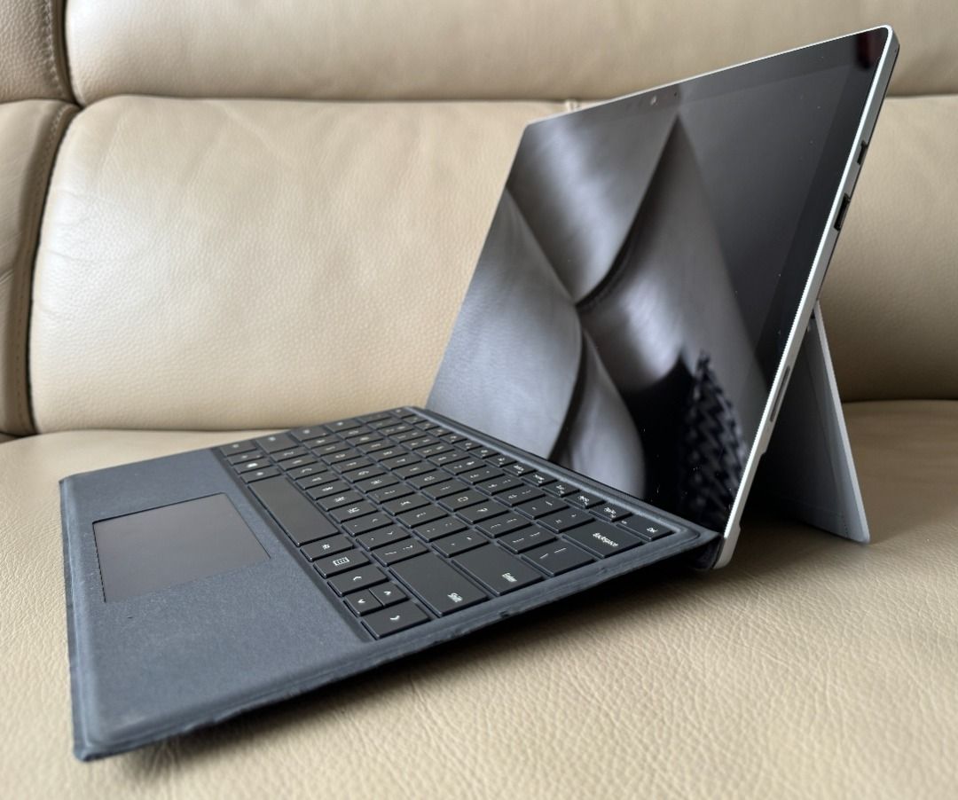 Surface Pro 5(1796)/i7-7660U/8GB/256GB 眩