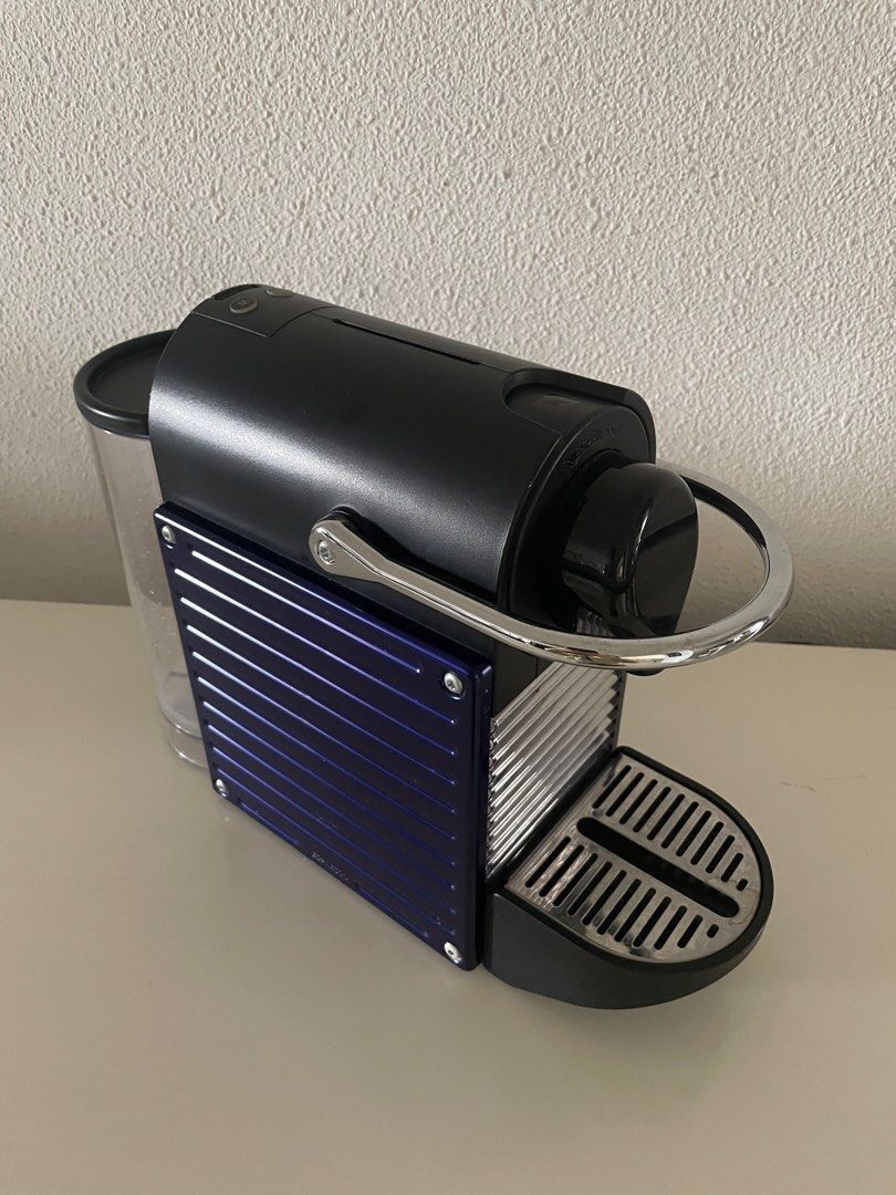 Nesspresso Pixie coffee machine (Category: Coffee Machines & Makers) located in Singapore. Submitted by gr82balive (Listing ID 1298253020, Image 1). Description: Slightly used. Fully working condition..