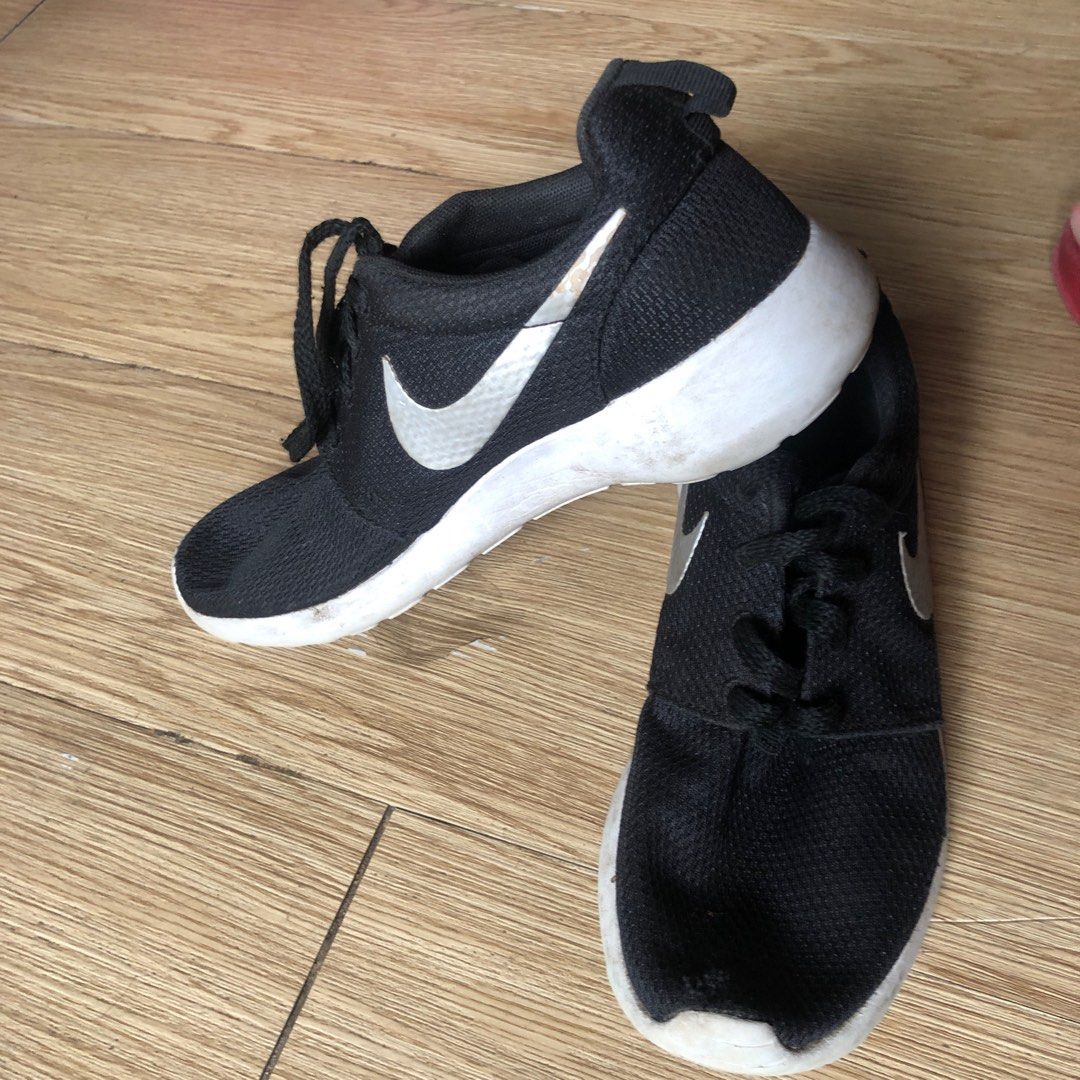 Nike Shoes Black (Category: Sneakers) located in Catbalogan. Submitted by aimoks (Listing ID 1298131346, Image 1). Description: Black With tiny issue on the front Size 6 23cm .