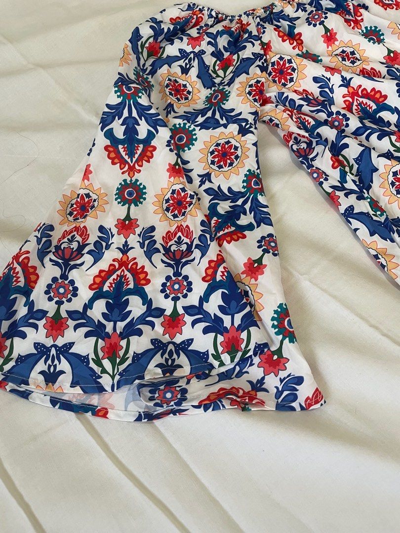 PLUS SIZE OFF SHOULDER BLOUSE (Category: Longsleeves) located in Gumaca. Submitted by manraya (Listing ID 1298139932, Image 2). Description: 4xl Shein brand Off shoulder Flounce sleeves blouse Floral .