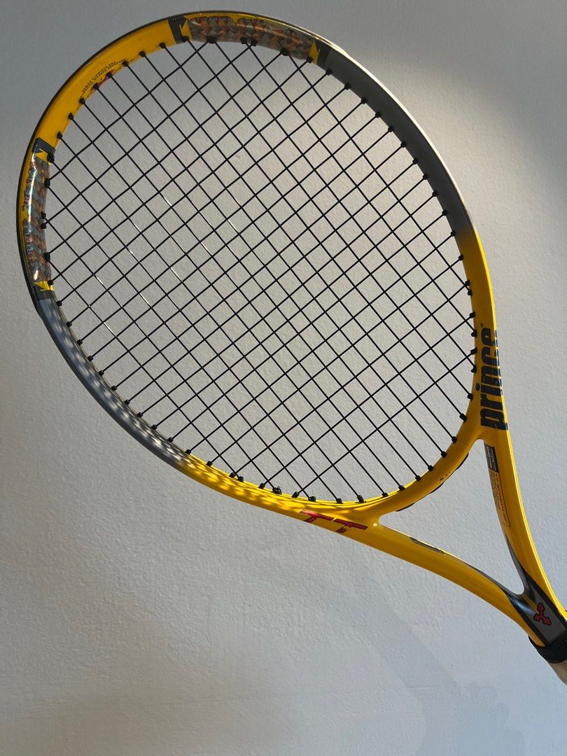 雑誌で紹介された Threat Triple Prince TT Sports Equipment, Sports OS, Scream ラケット(硬式用)