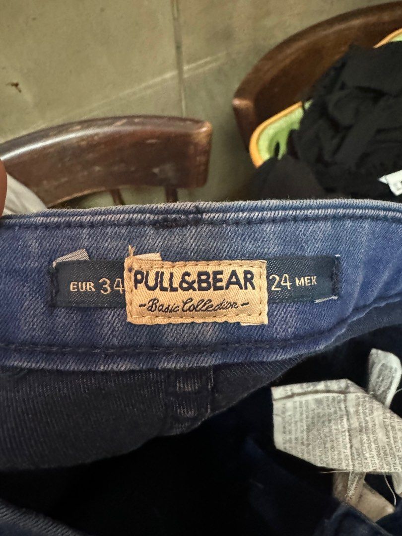 Pull & Bear high waist jeans (Category: Jeans) located in Mandaluyong City. Submitted by atchcatchph (Listing ID 1298206685, Image 3). Description: Denim super high waist skinny jeans Waist line 23-24 Petite size Length for 5'0 feet.