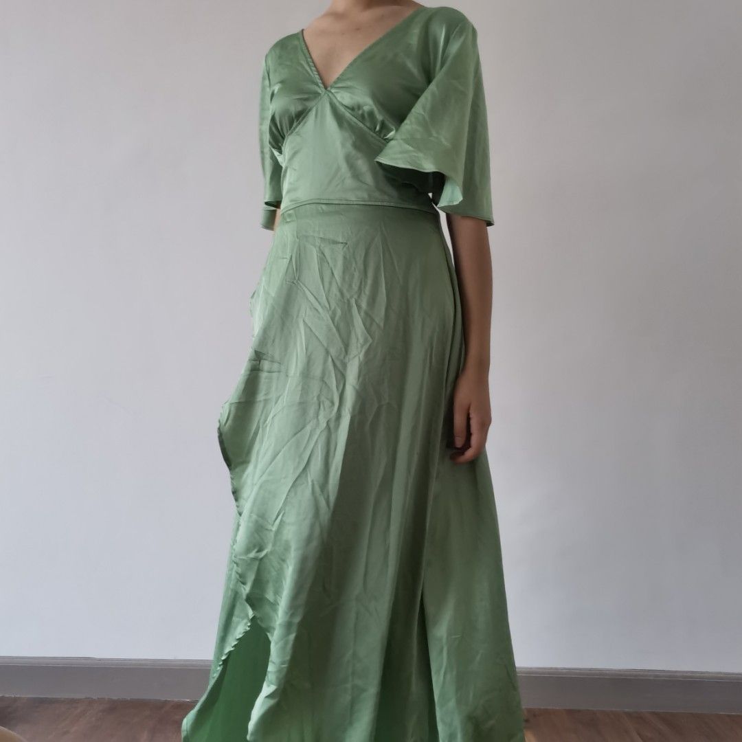 Sage green silk gown (Category: Evening dresses & gowns) located in Mabalacat. Submitted by thriftte (Listing ID 1298186717, Image 1). Description: Used once, altered already xl on tag but fits large.