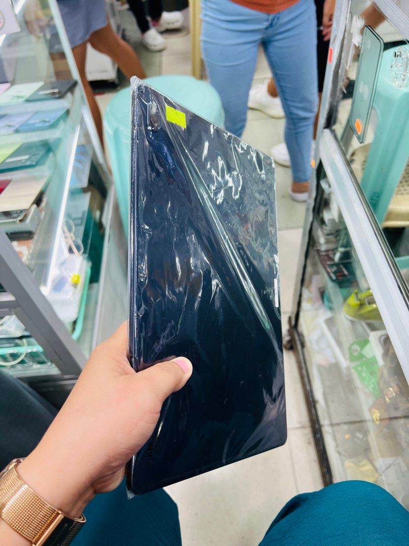 Samsung Tab S7 FE 128gb 95% makinis (Category: Android) located in San Juan City. Submitted by javedsgadgetshop (Listing ID 1298260614, Image 3). Description: OPEN FOR INSTALLMENT VIA CREDIT CARD/GGIVES & SWAP/TRADE-IN! WE BUY AND SELL ( ANYKINDS OF UNIT BINIBILI PO NAMIN)! PTPA : Padelete po f bawal Read ❗️Onhand ‼️ Samsung Tab S7 FE •128gb •NTC Variant •Good batt health •Factory Unlock •95% Smoothness •No hidden issue | No Repaired •100% Authen