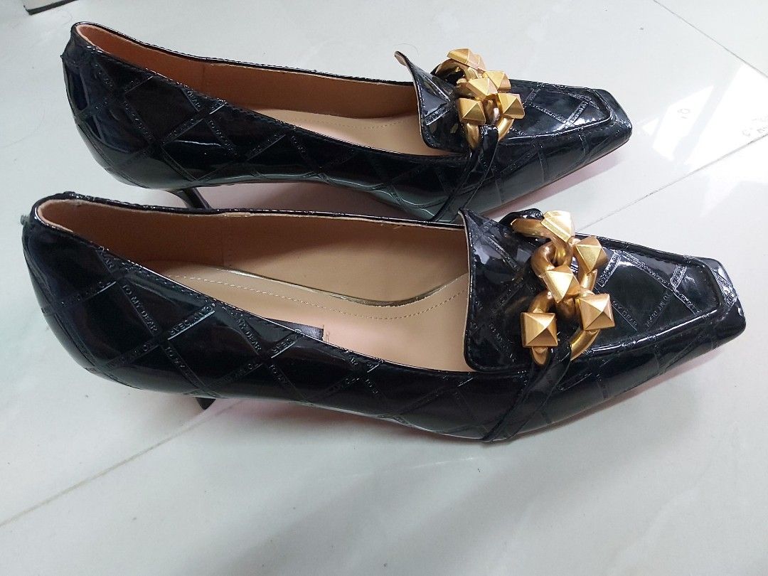 Shoes （分類：高跟鞋）位於 Hong Kong。 由 choryistore 提交（商品編號 1298278708，圖片 3）。簡介： size38 9成新 堅尼地城站或順豐到付。