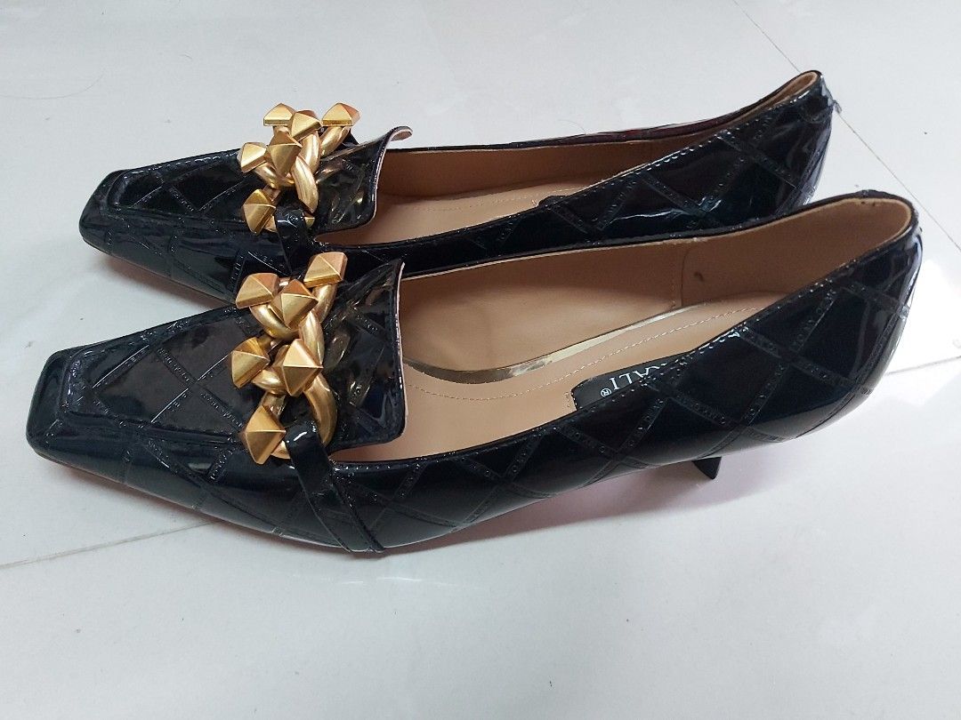 Shoes （分類：高跟鞋）位於 Hong Kong。 由 choryistore 提交（商品編號 1298278708，圖片 4）。簡介： size38 9成新 堅尼地城站或順豐到付。