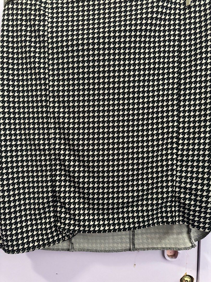 Size 12 office skirt (Category: Skirts) located in Lucena. Submitted by declutterqueen123 (Listing ID 1298205495, Image 2). Description: Free shipping.