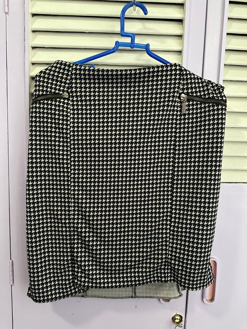 Size 12 office skirt (Category: Skirts) located in Lucena. Submitted by declutterqueen123 (Listing ID 1298205495, Image 1). Description: Free shipping.