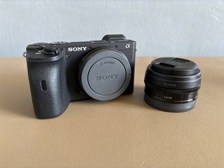 Sony a6600 Camera and Sony E 20mm f/2.8 Pancake Lens + freebies