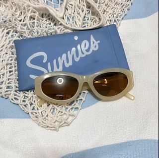 Sunnies Studios Sunglasses Alba in Bone