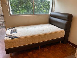 (Category: ) located in . Submitted by decluttergenius (Listing ID 1298174001, Image 1). Description: .