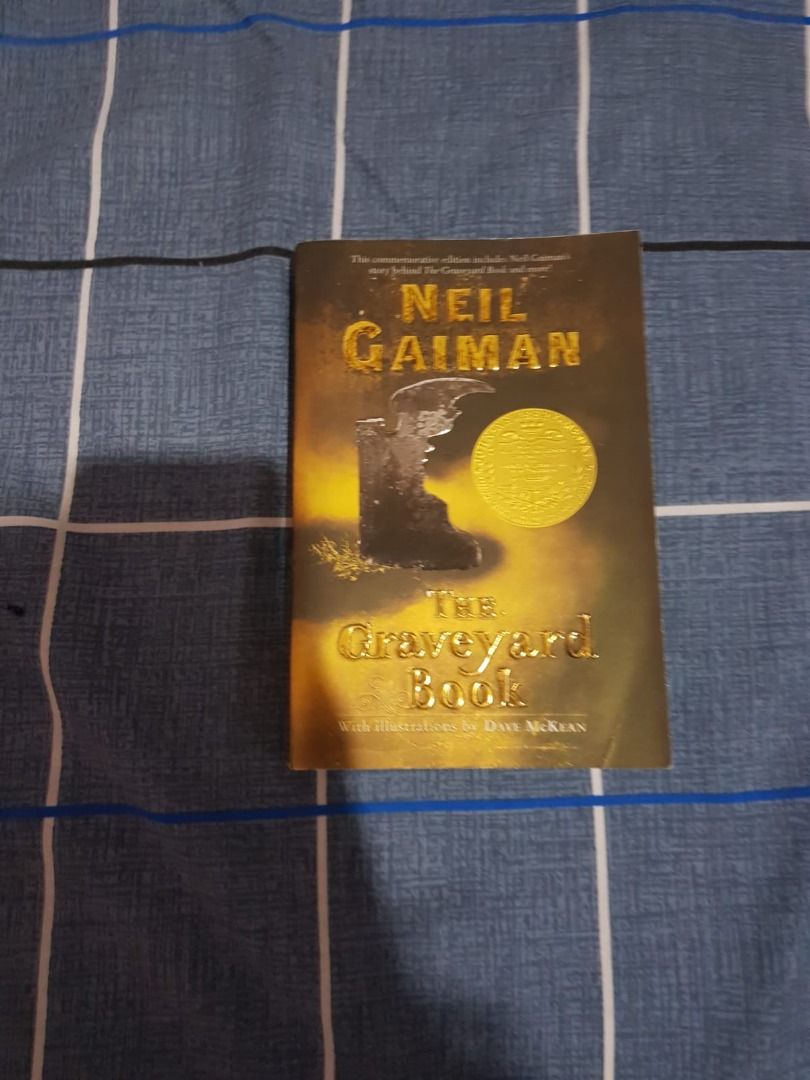 The Graveyard Book Neil Gaiman , Dave McKean (Illustrator), Buku & Alat Tulis, Buku di Carousell