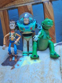 Toys story woody,buzz,dinosaur