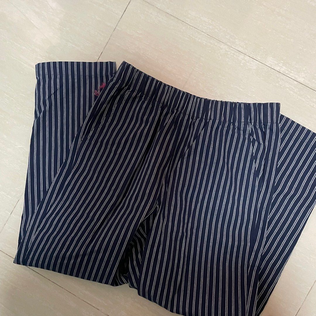 Uniqlo Pants (Category: Other Bottoms) located in Las Pinas. Submitted by decluttxrstudios (Listing ID 1298145146, Image 2). Description: garterized linen striped pants bestseller from uniqlo :) original price is 990 rfs: wrong size.