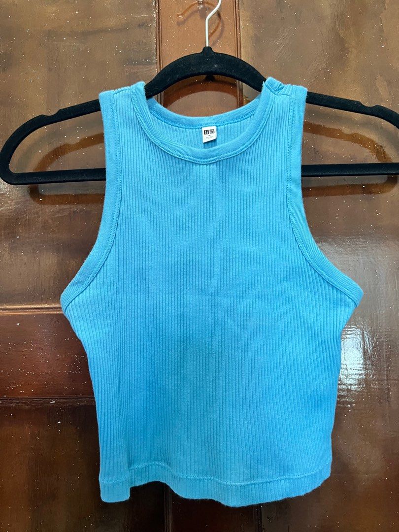 Uniqlo Raceback Crop Top (Category: Sleeveless) located in Pagadian. Submitted by kcmph (Listing ID 1298138095, Image 1). Description: Used 2 to 3X Store Bought Size Medium on tag fits Small.