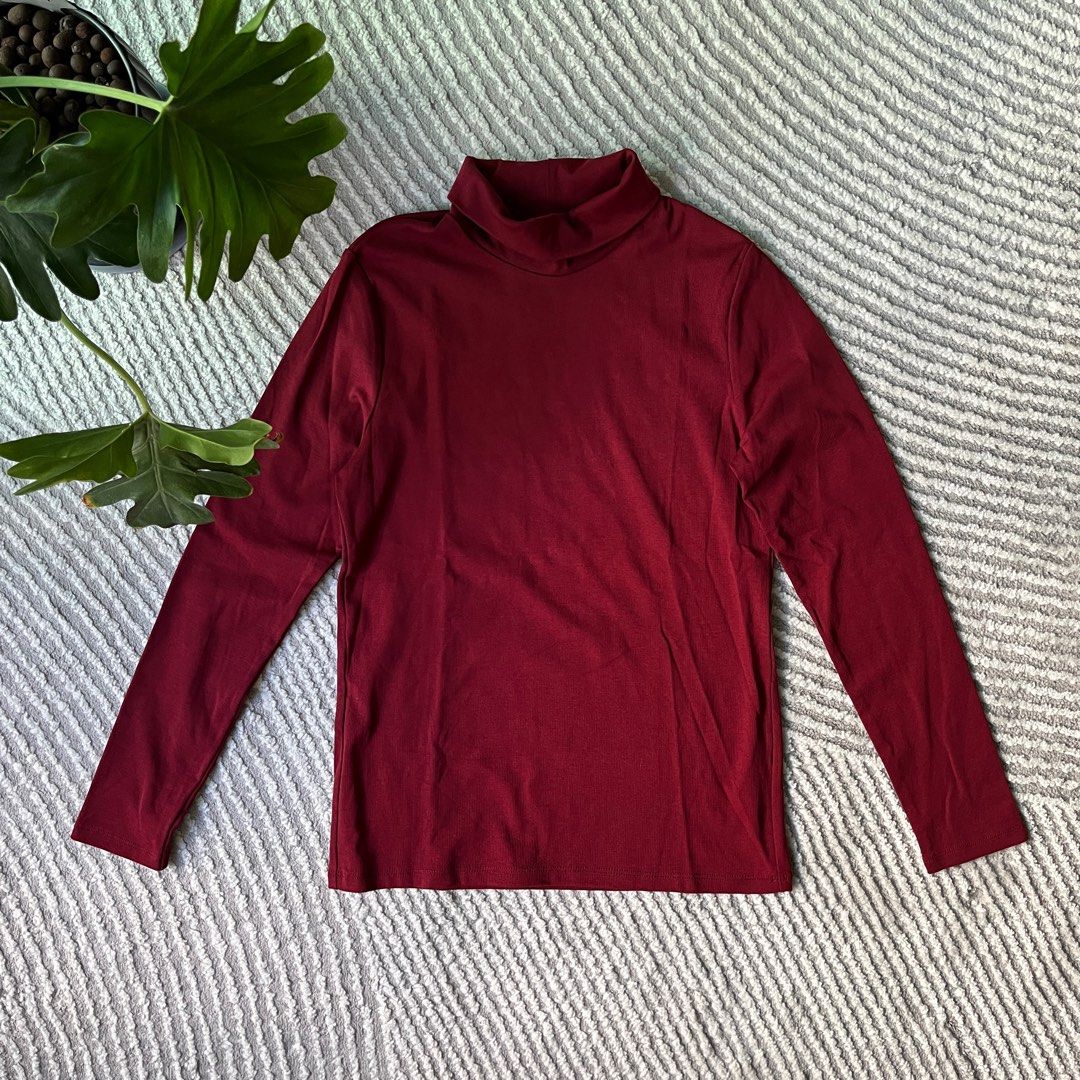 UNIQLO Turtle Neck Long Sleeve