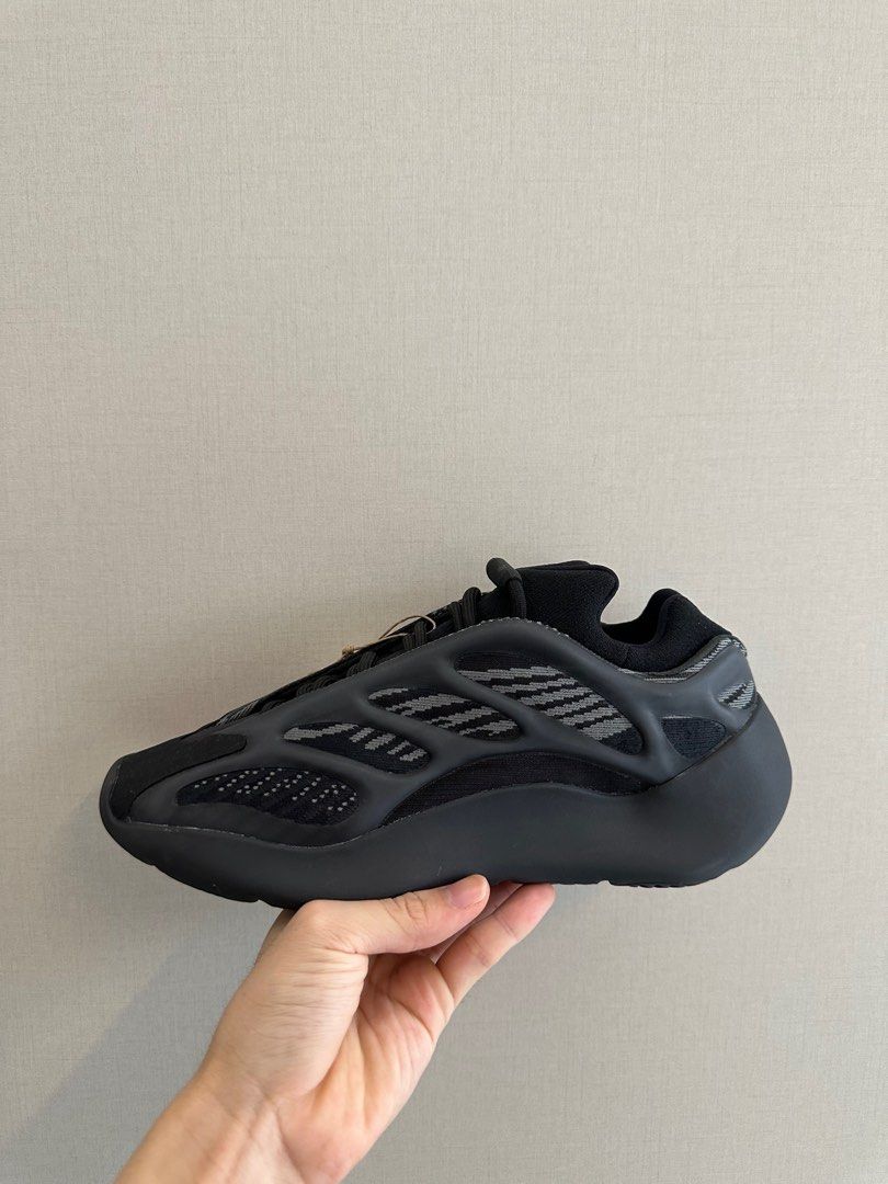 US 8.5 BNDS Yeezy 700 Dark Glow Men s Fashion Footwear Sneakers on Carousell