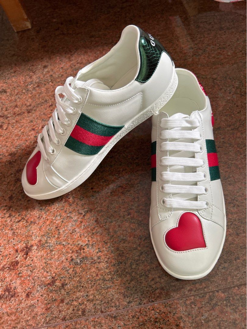 White sneakers with green and red stripe new arrivals