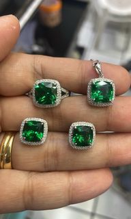 14K Diamond emerald set