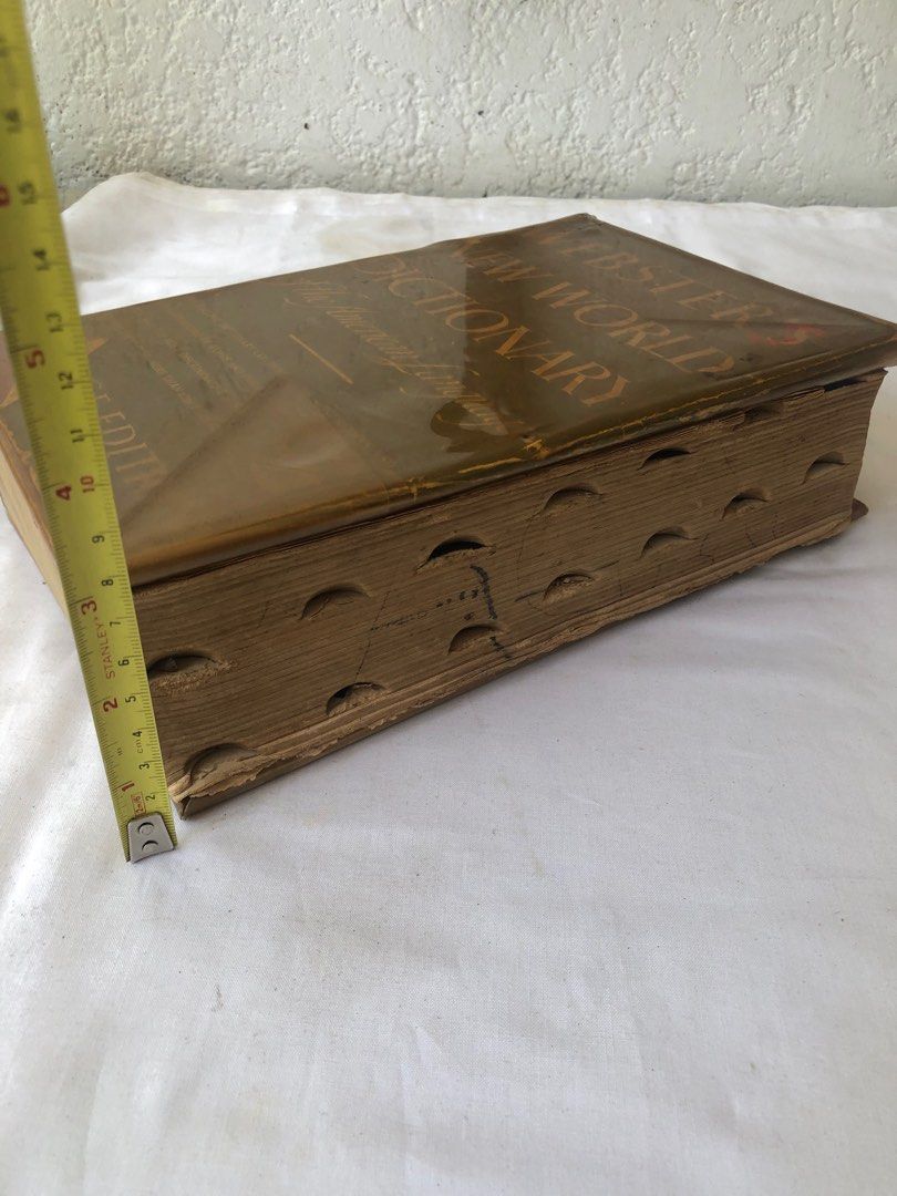 1960 Webster's Dictionary College Edition (Category: Textbooks) located in Paranaque City. Submitted by rookie33 (Listing ID 1298312056, Image 3). Description: as-is complete pages Gcash .