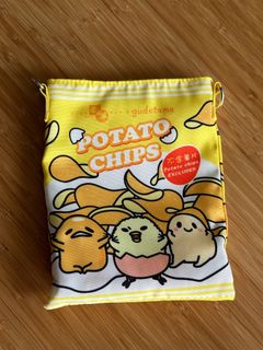 [全新]Sanrio × 榮華 超可愛主題薯片造型可拆背帶式雙面設計黃色Gudetama 蛋黃哥 梳乎蛋 斜背袋 收納袋 斜孭袋64226037451267110