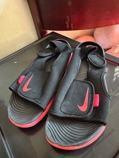 ALL MUST GO CLEARANCE SALE: ORIG NIKE SANDALS