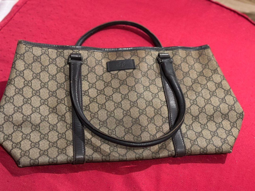 Authentic Gucci Tote (project bag) (Category: Luxury Bags & Wallets) located in Antipolo. Submitted by frostymmer (Listing ID 1298449812, Image 3). Description: Authentic Gucci Tote (project bag) With signs of use hence, the super low price Guaranteed Authentic 💯 Bag only.