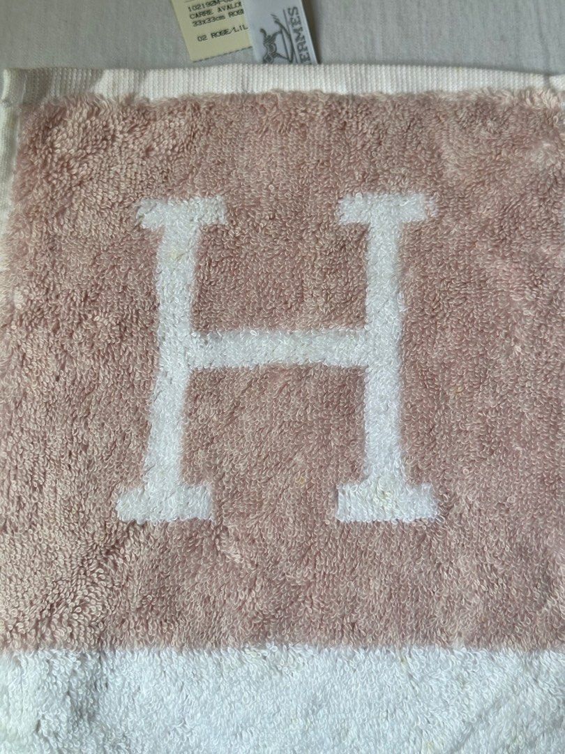 Authentic HERMES Face Towel (Category: Luxury Accessories) located in Santa Rosa. Submitted by brandieshoppe (Listing ID 1298358296, Image 3). Description: ✅ Authentic / Original Preloved ✅ From Japan Auction ✅ Moneyback Guaranteed If Proven Fake ✅ In Excellent Condition ✅ Message Us For More Details *Open Also for Layaway Terms.