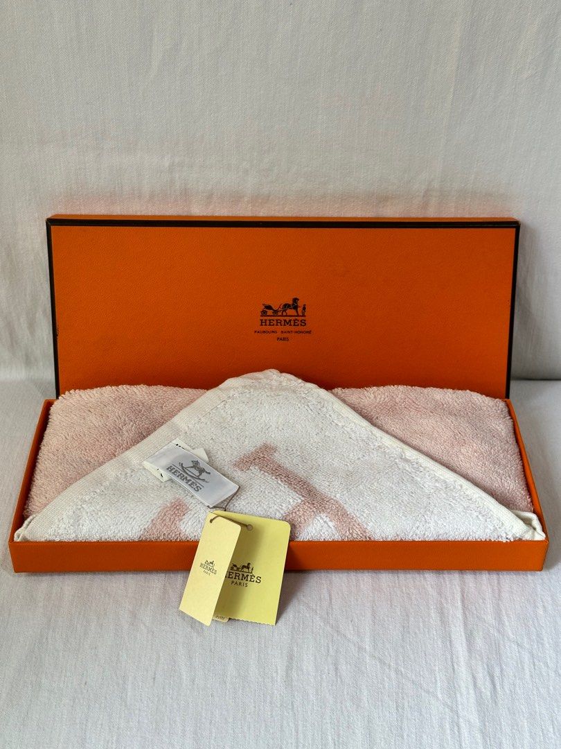 Authentic HERMES Face Towel (Category: Luxury Accessories) located in Santa Rosa. Submitted by brandieshoppe (Listing ID 1298358296, Image 1). Description: ✅ Authentic / Original Preloved ✅ From Japan Auction ✅ Moneyback Guaranteed If Proven Fake ✅ In Excellent Condition ✅ Message Us For More Details *Open Also for Layaway Terms.
