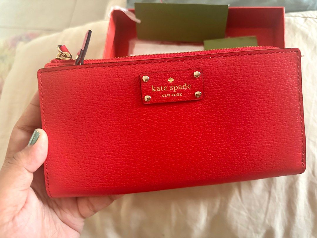 Authentic Kate Spade Wallet (Category: Luxury Bags & Wallets) located in Antipolo. Submitted by frostymmer (Listing ID 1298356482, Image 2). Description: Authentic Kate Spade Wallet With box Used once.