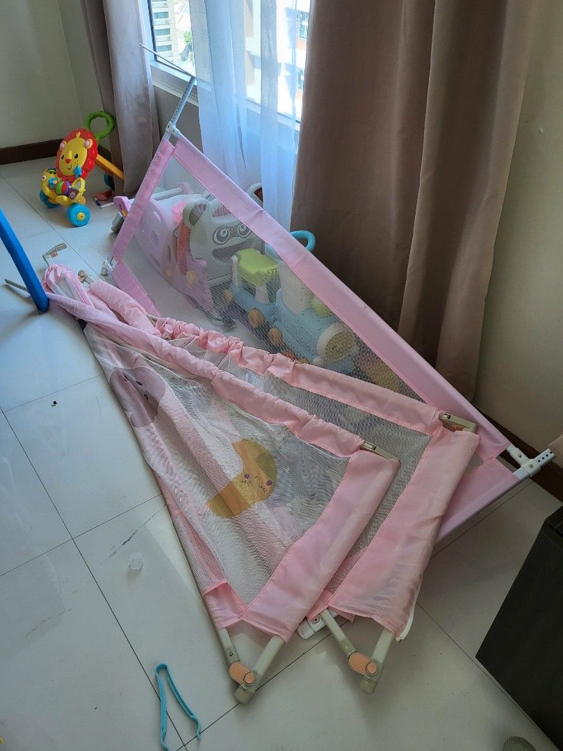 BABY BED FENCE (Category: Cots & Cribs) located in Mandaluyong City. Submitted by _monamourph (Listing ID 1298384209, Image 1). Description: Bed fences only, toys not included. In good condition frs: moving out.