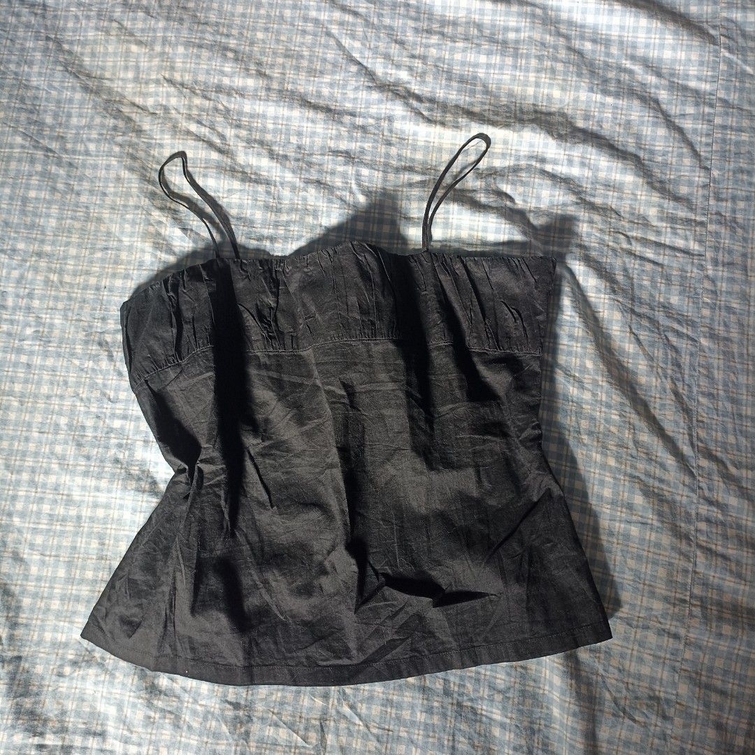 black ruched dainty simple top sleeveless (Category: Sleeveless) located in Taguig. Submitted by herstyles (Listing ID 1298385215, Image 1). Description: .