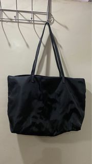 Black shoulder bag for school/office