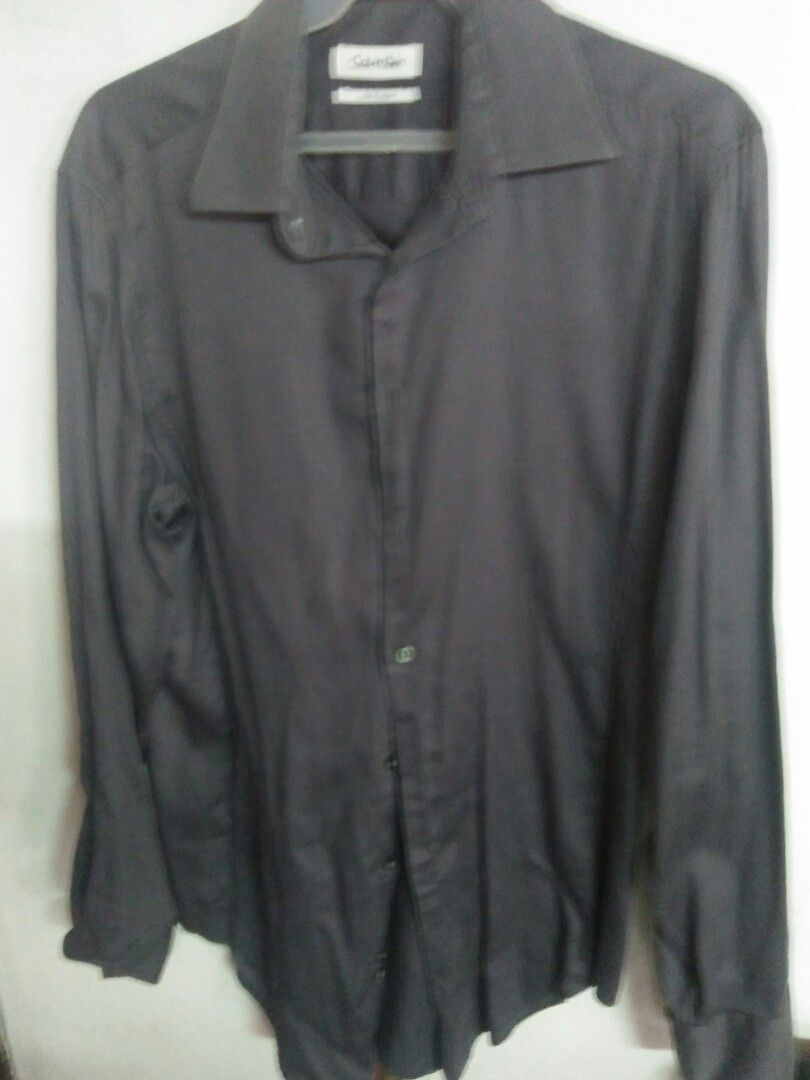 Calvin Klein long sleeve slim fit (Category: Formal Shirts) located in Paranaque City. Submitted by dunkindojo (Listing ID 1298456951, Image 3). Description: color gray dark.