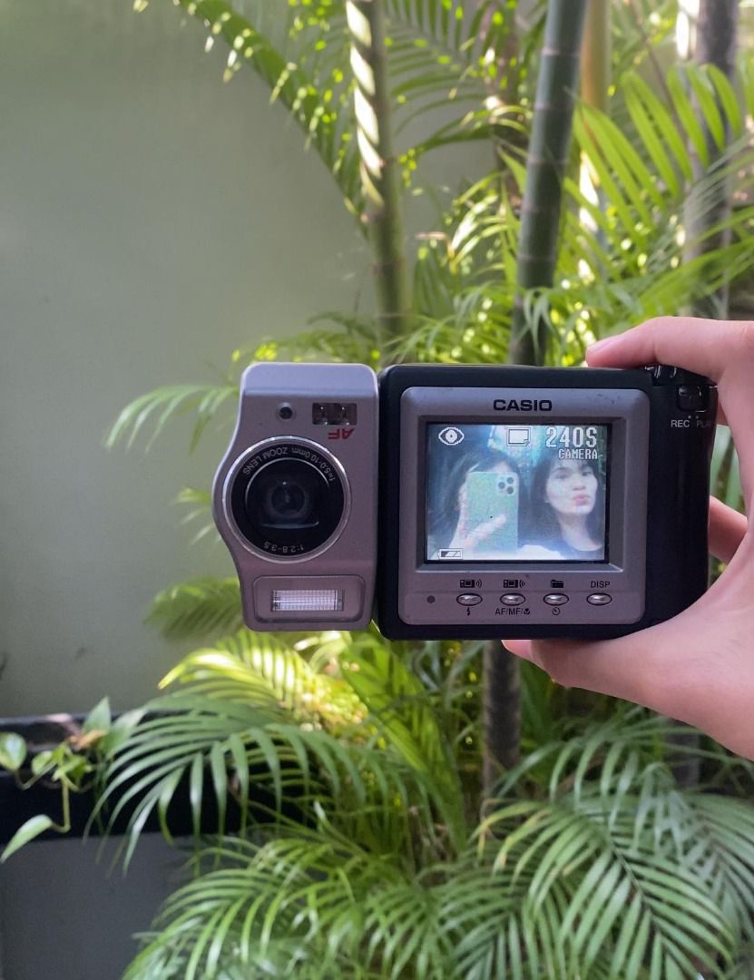 Casio QV-7000sx (rotatable lens), Photography, Cameras on Carousell