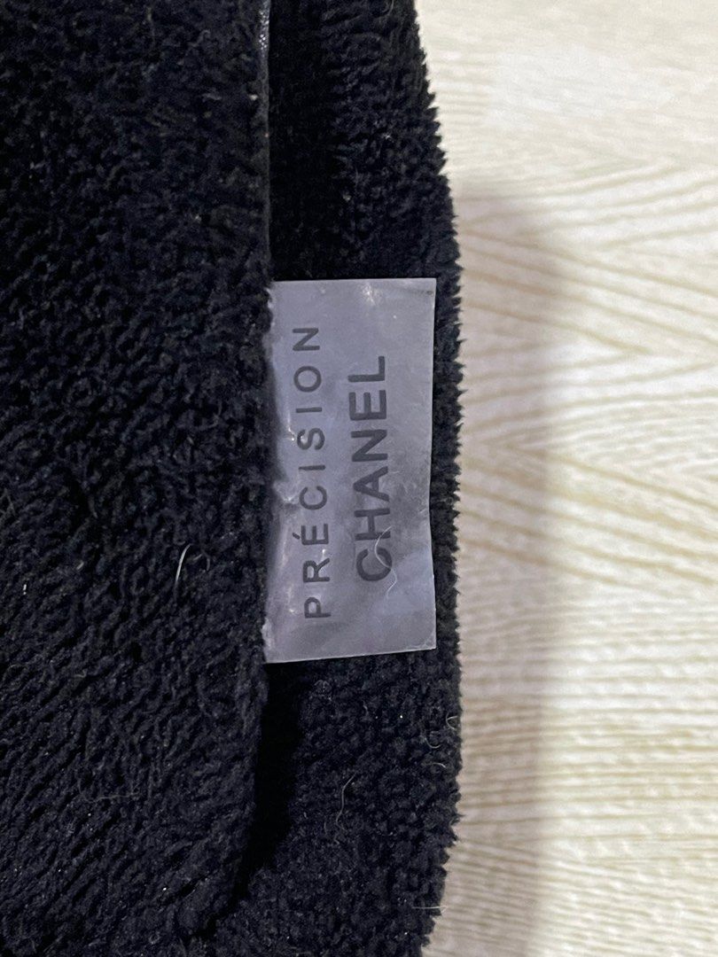 chanel (Category: Luxury Bags & Wallets) located in Calamba. Submitted by thriftingoverload (Listing ID 1298335451, Image 3). Description: plus shipping fee may maliit lang na tastas na tahe.