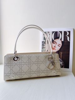 （分類：）位於 。 由 bagss.thing 提交（商品編號 1298365595，圖片 1）。簡介： 。
