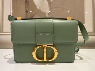 （分類：）位於 。 由 prelovedby___b 提交（商品編號 1298313736，圖片 1）。簡介： 。