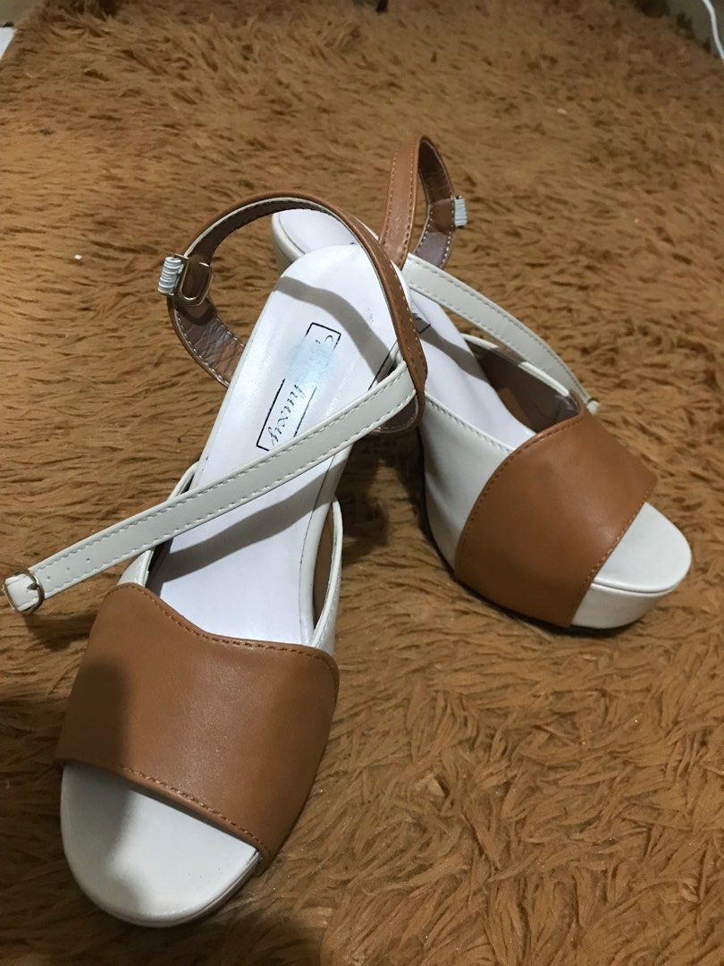 Heels /sandals (Category: Heels) located in Caloocan City. Submitted by xtine01 (Listing ID 1298397689, Image 2). Description: Good condition once lang nasuot sa event.comfy and elegant.