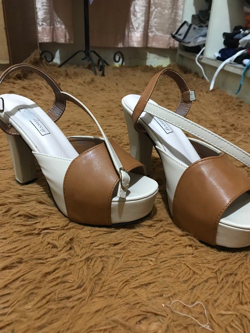 Heels /sandals (Category: Heels) located in Caloocan City. Submitted by xtine01 (Listing ID 1298397689, Image 1). Description: Good condition once lang nasuot sa event.comfy and elegant.