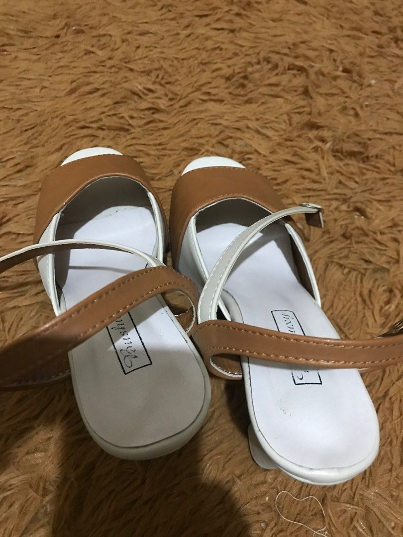 Heels /sandals (Category: Heels) located in Caloocan City. Submitted by xtine01 (Listing ID 1298397689, Image 3). Description: Good condition once lang nasuot sa event.comfy and elegant.